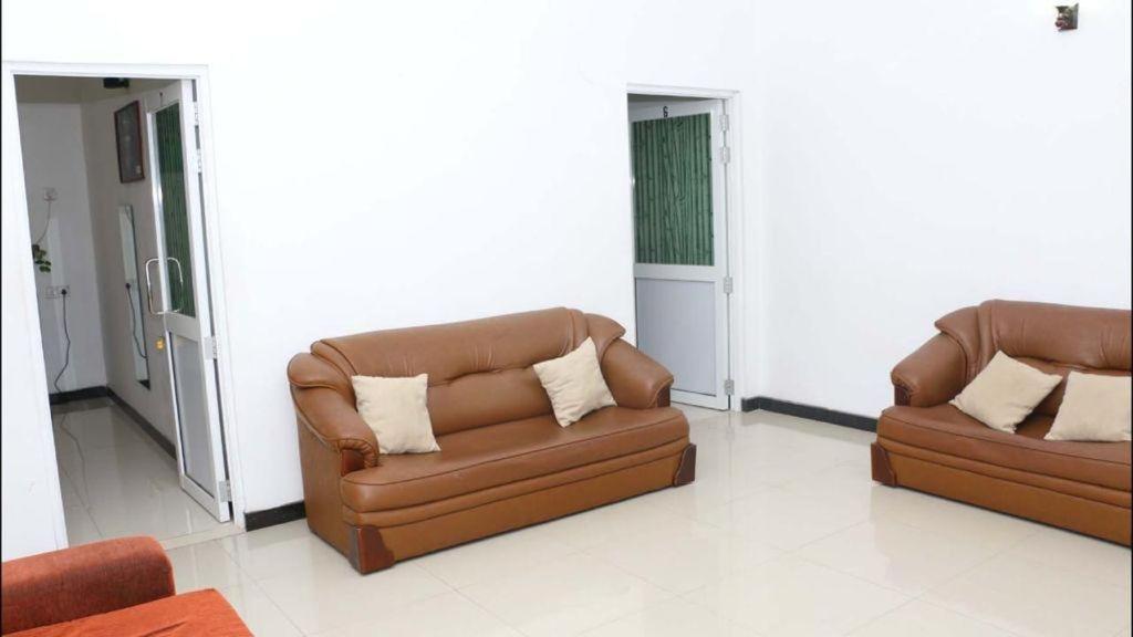 Suisse Villa Kandy Bagian luar foto