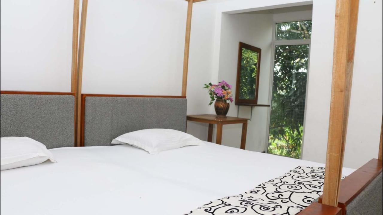 Suisse Villa Kandy Bagian luar foto