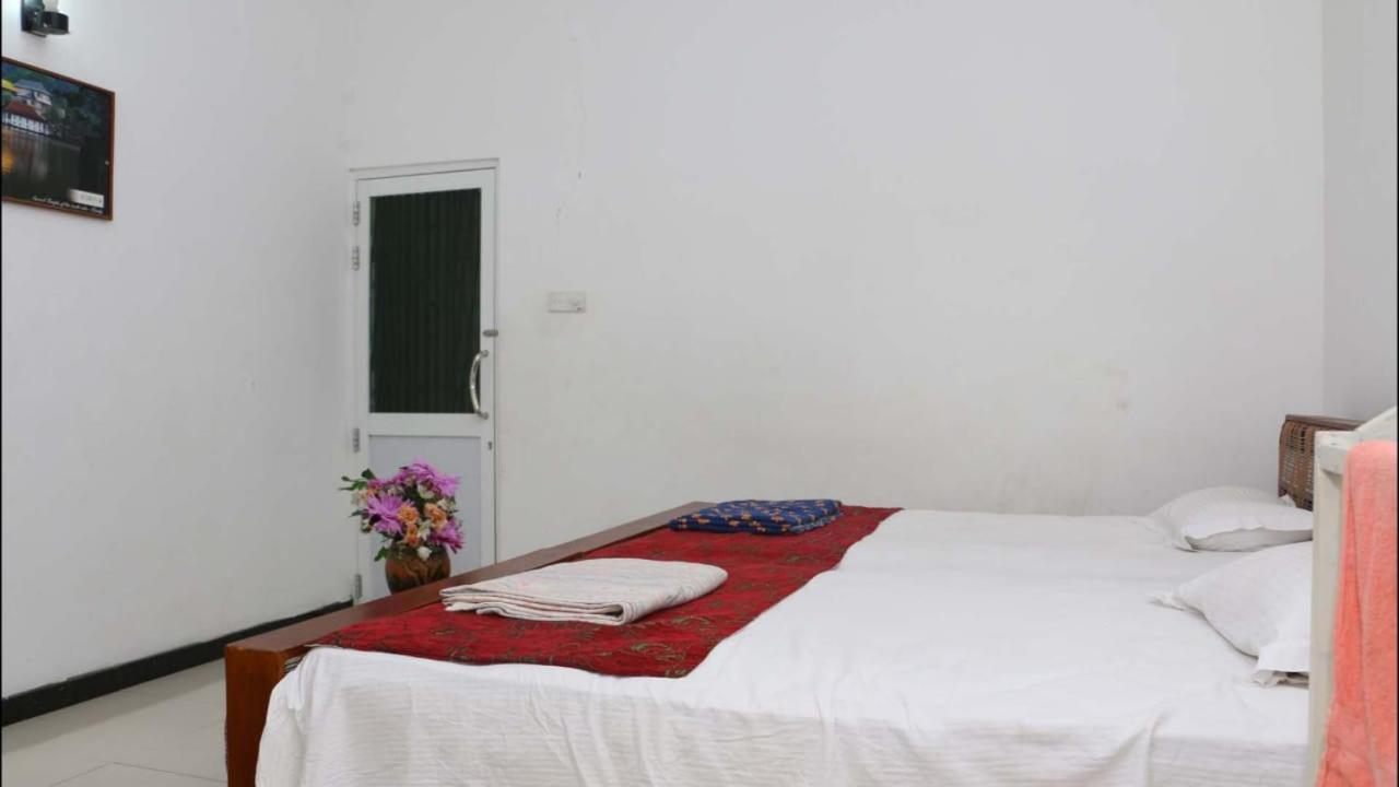 Suisse Villa Kandy Bagian luar foto