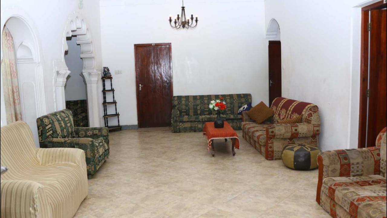 Suisse Villa Kandy Bagian luar foto