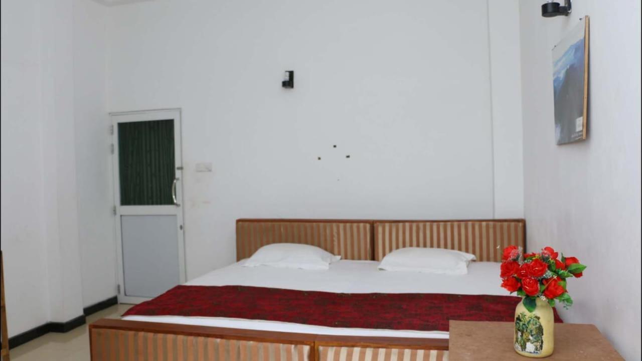 Suisse Villa Kandy Bagian luar foto