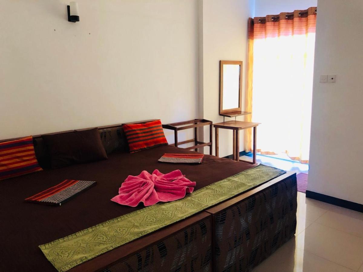 Suisse Villa Kandy Bagian luar foto