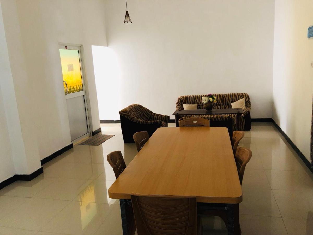 Suisse Villa Kandy Bagian luar foto