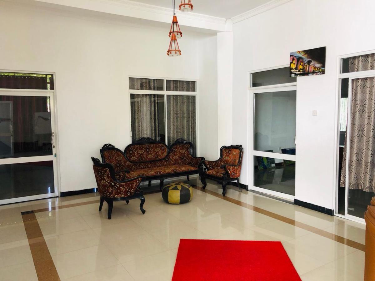 Suisse Villa Kandy Bagian luar foto