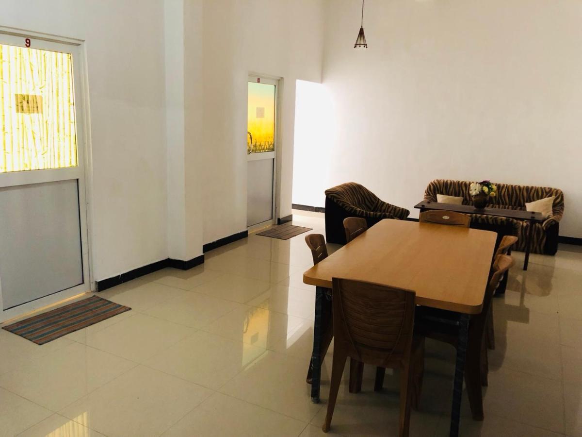 Suisse Villa Kandy Bagian luar foto