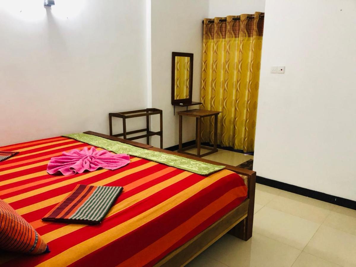 Suisse Villa Kandy Bagian luar foto