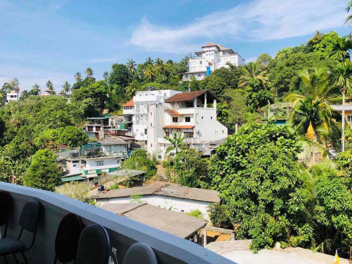 Suisse Villa Kandy Bagian luar foto