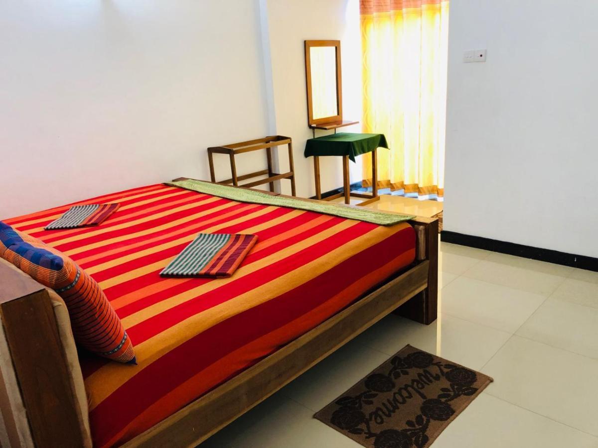 Suisse Villa Kandy Bagian luar foto