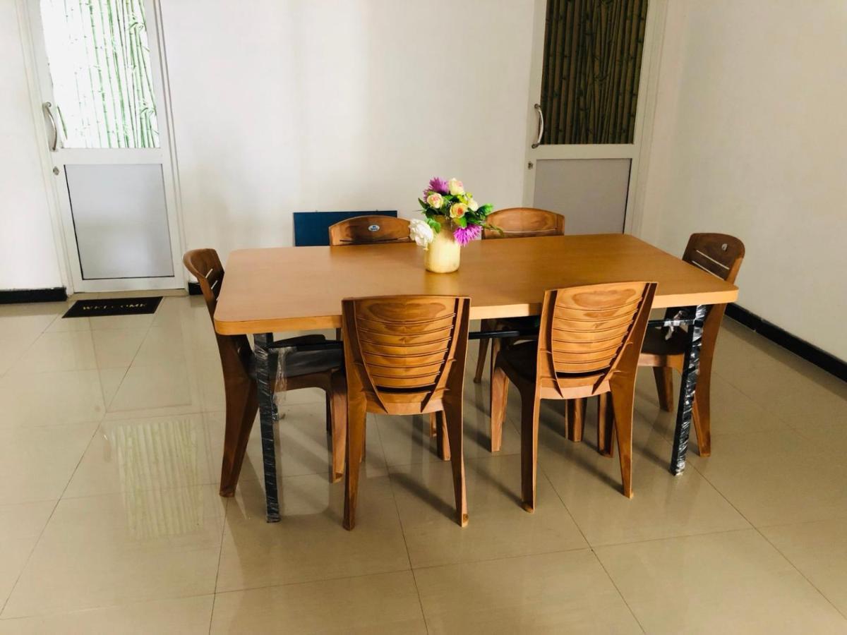 Suisse Villa Kandy Bagian luar foto