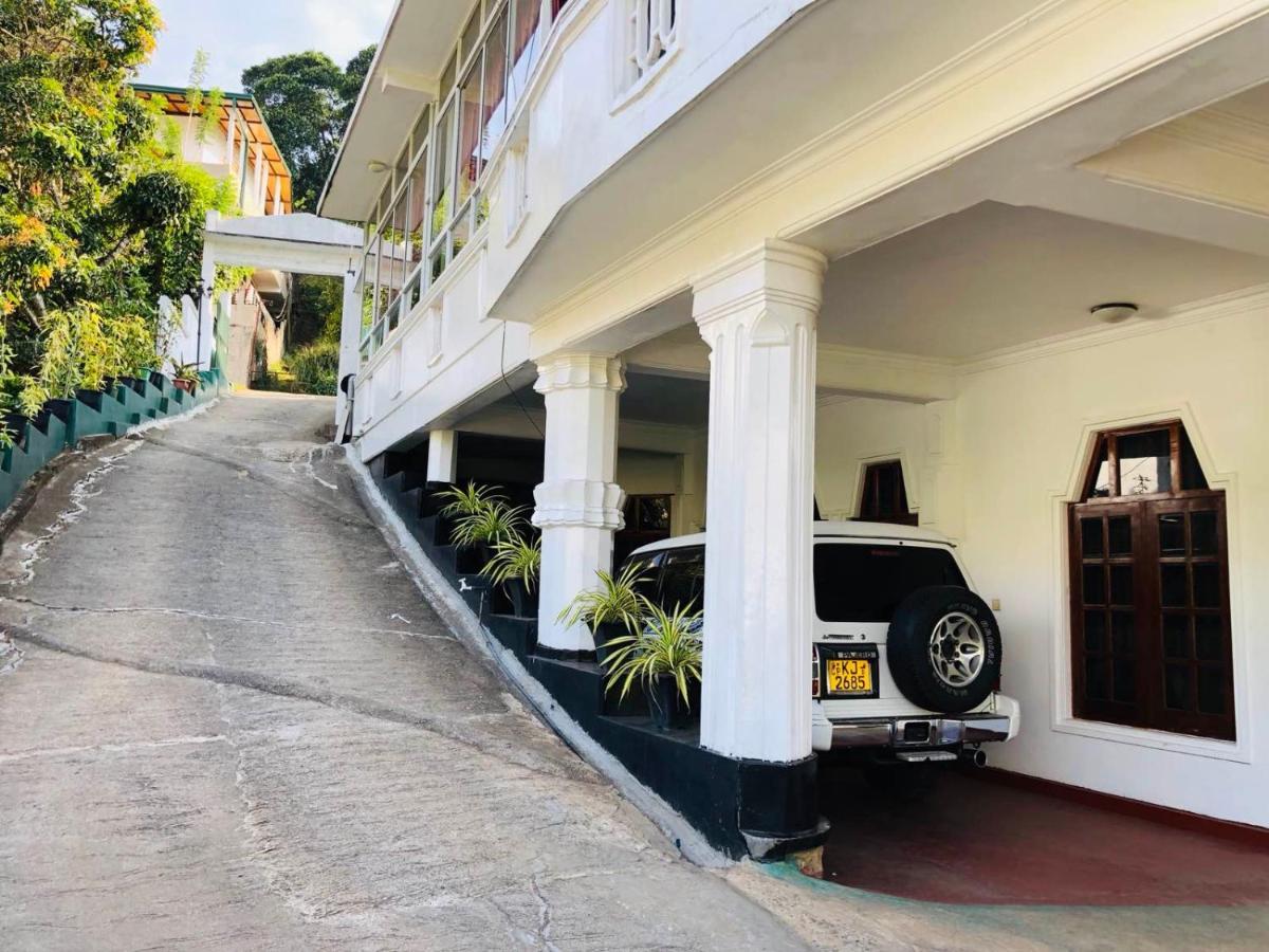 Suisse Villa Kandy Bagian luar foto